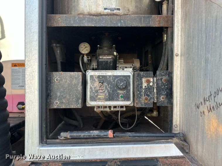 image for item EB2481 2007 International  7600 hydrovac truck