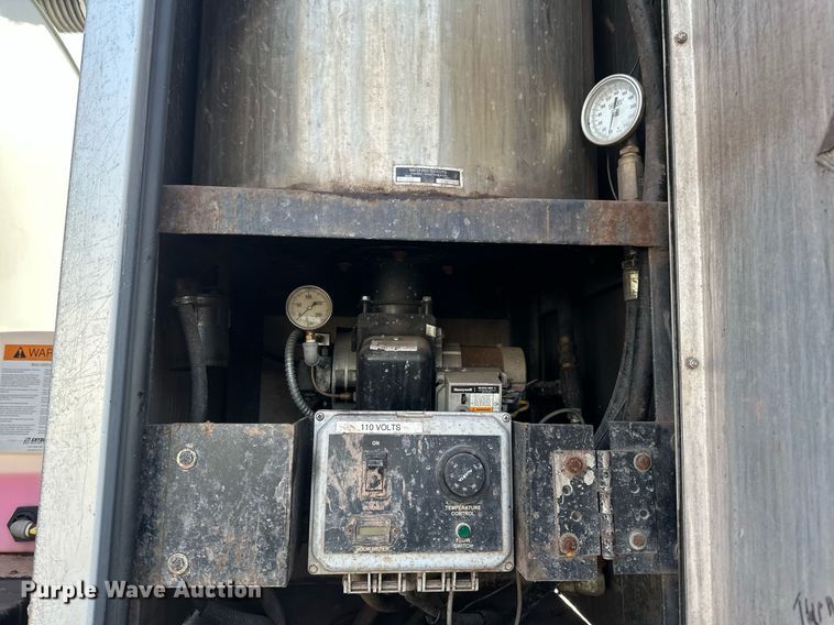 image for item EB2481 2007 International  7600 hydrovac truck