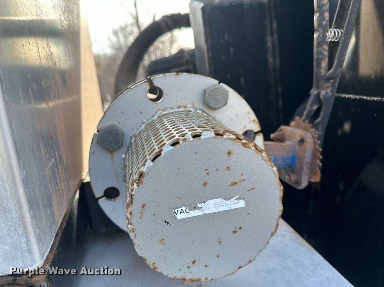 image for item EB2481 2007 International  7600 hydrovac truck