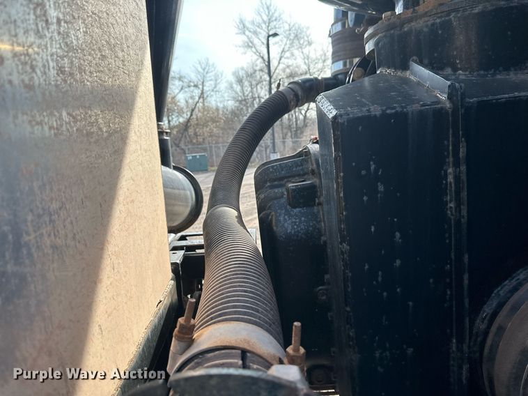 image for item EB2481 2007 International  7600 hydrovac truck