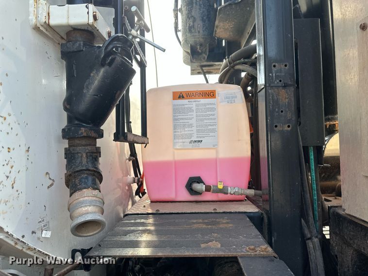 image for item EB2481 2007 International  7600 hydrovac truck