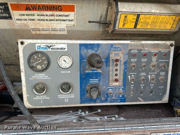 image for item EB2481 2007 International  7600 hydrovac truck