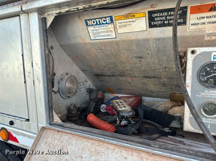 image for item EB2481 2007 International  7600 hydrovac truck