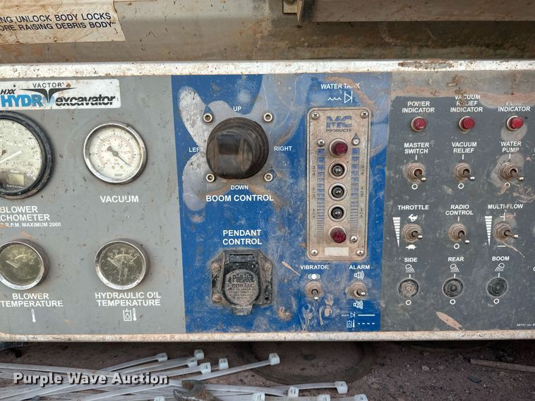 image for item EB2481 2007 International  7600 hydrovac truck