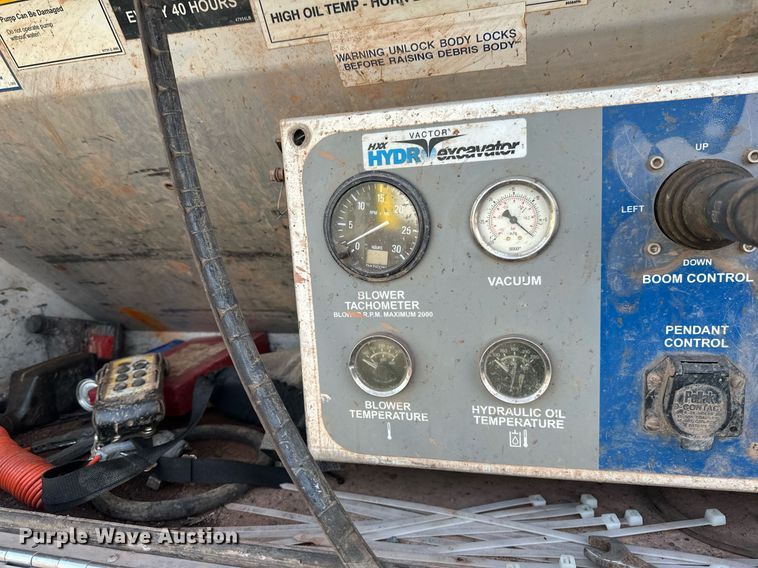 image for item EB2481 2007 International  7600 hydrovac truck