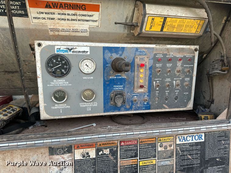 image for item EB2481 2007 International  7600 hydrovac truck