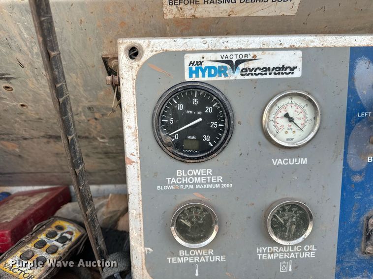 image for item EB2481 2007 International  7600 hydrovac truck