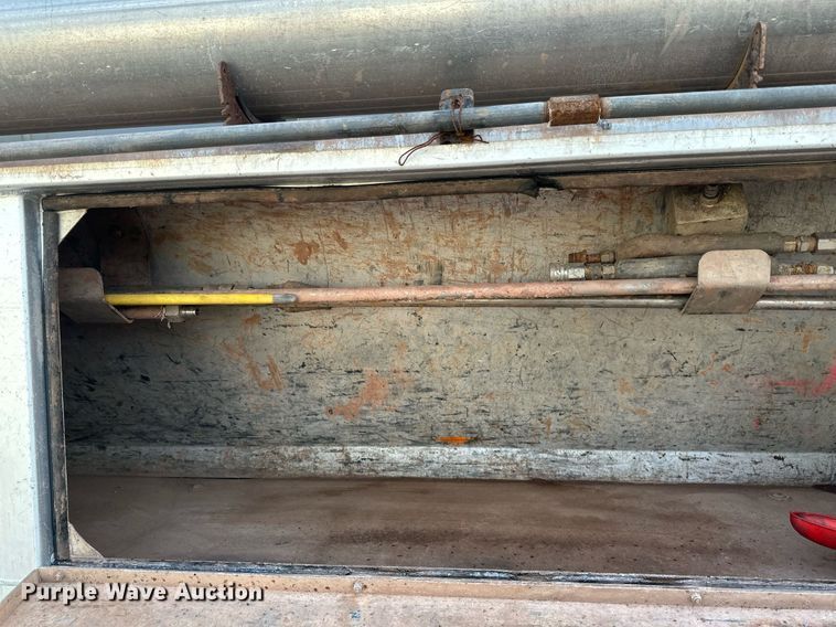 image for item EB2481 2007 International  7600 hydrovac truck