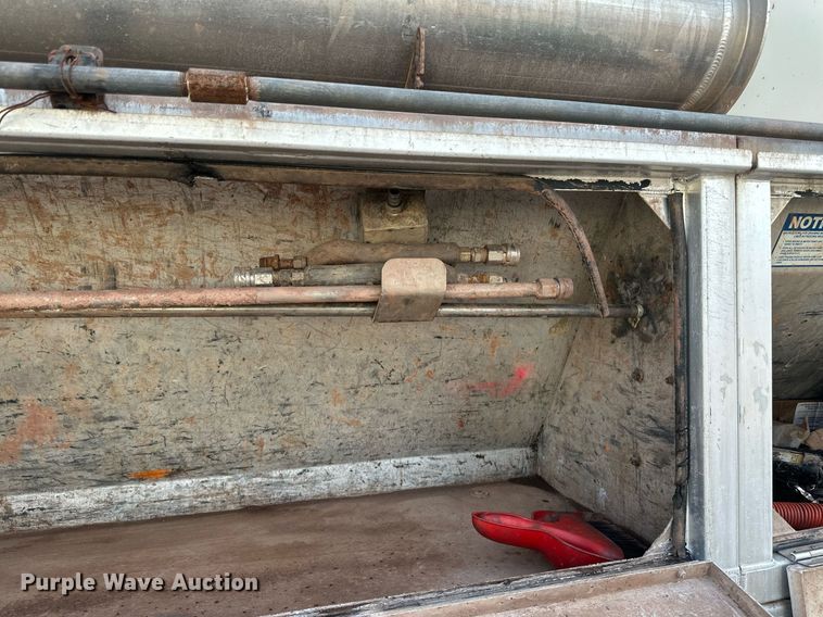 image for item EB2481 2007 International  7600 hydrovac truck