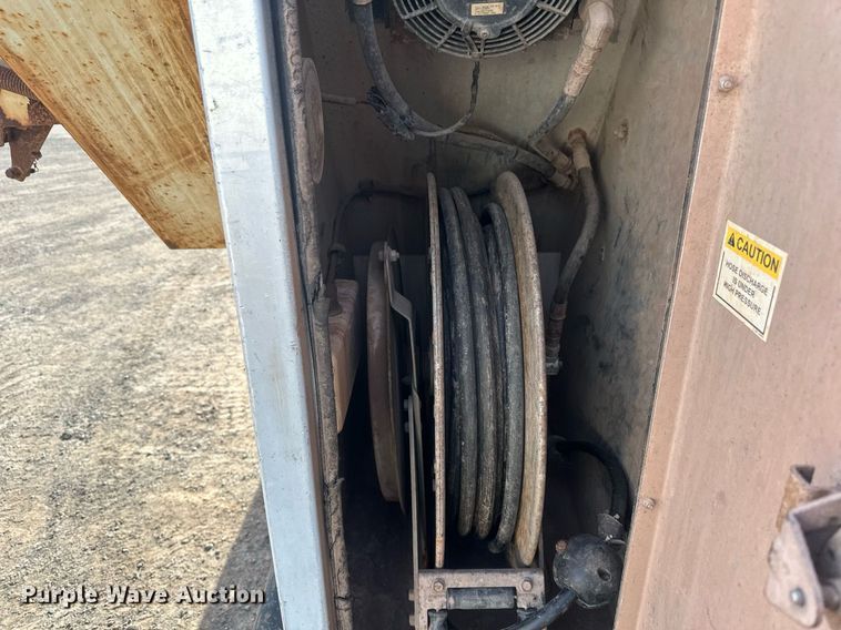 image for item EB2481 2007 International  7600 hydrovac truck