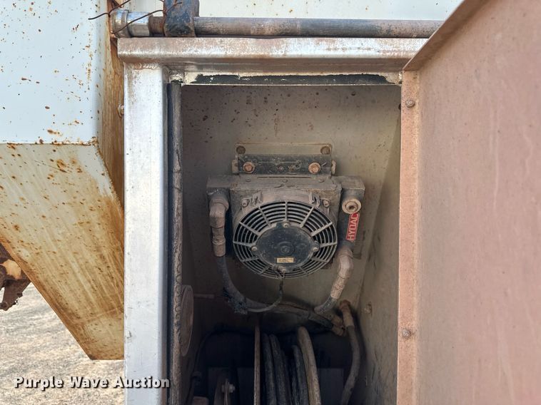 image for item EB2481 2007 International  7600 hydrovac truck