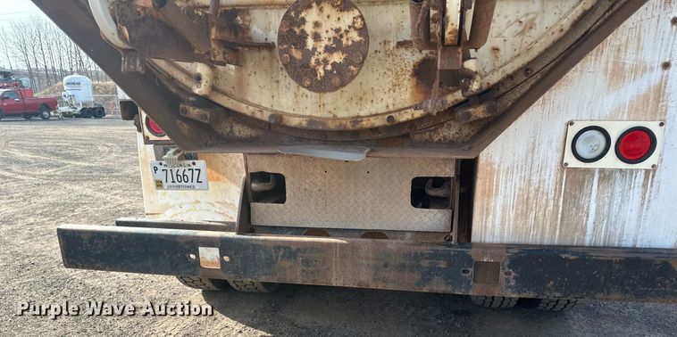 image for item EB2481 2007 International  7600 hydrovac truck