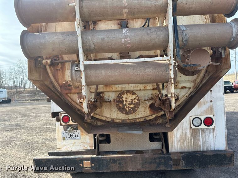 image for item EB2481 2007 International  7600 hydrovac truck