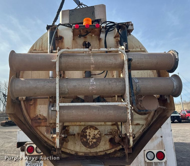 image for item EB2481 2007 International  7600 hydrovac truck