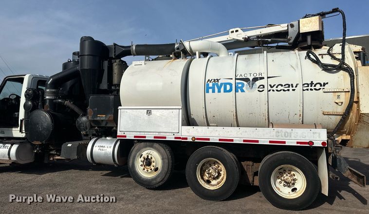 image for item EB2481 2007 International  7600 hydrovac truck