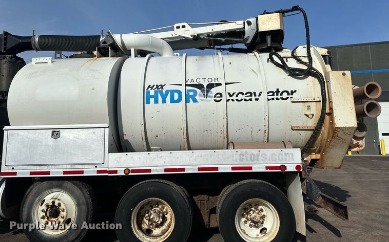 image for item EB2481 2007 International  7600 hydrovac truck