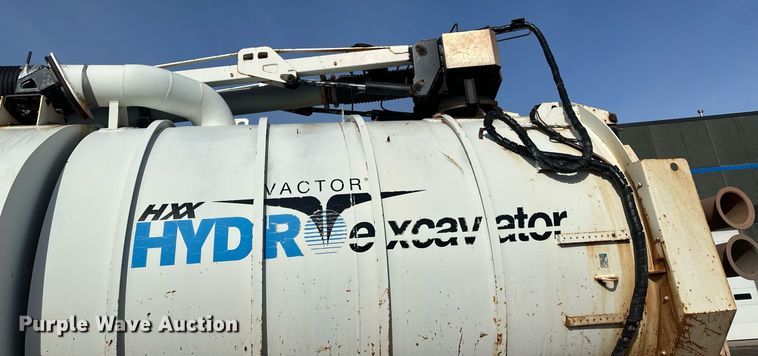 image for item EB2481 2007 International  7600 hydrovac truck