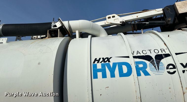 image for item EB2481 2007 International  7600 hydrovac truck