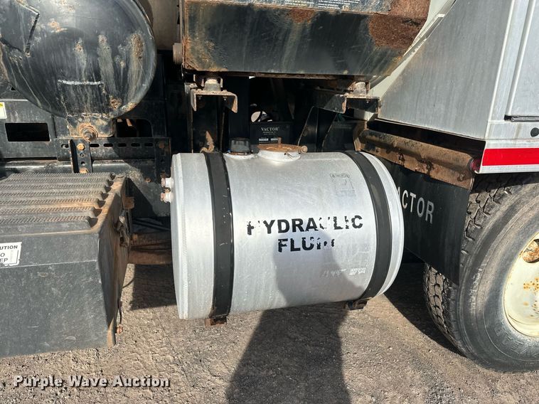 image for item EB2481 2007 International  7600 hydrovac truck