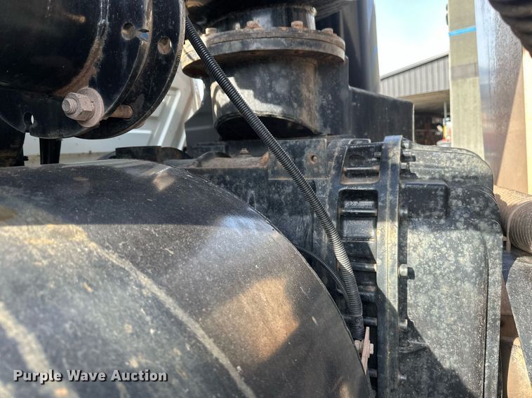 image for item EB2481 2007 International  7600 hydrovac truck