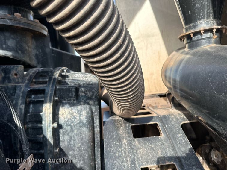 image for item EB2481 2007 International  7600 hydrovac truck