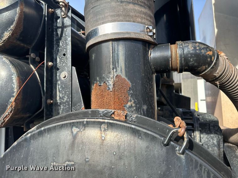 image for item EB2481 2007 International  7600 hydrovac truck