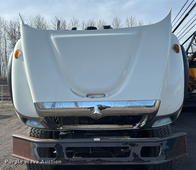 image for item EB2481 2007 International  7600 hydrovac truck