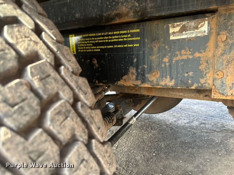 image for item EB2481 2007 International  7600 hydrovac truck