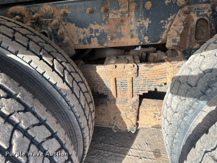 image for item EB2481 2007 International  7600 hydrovac truck