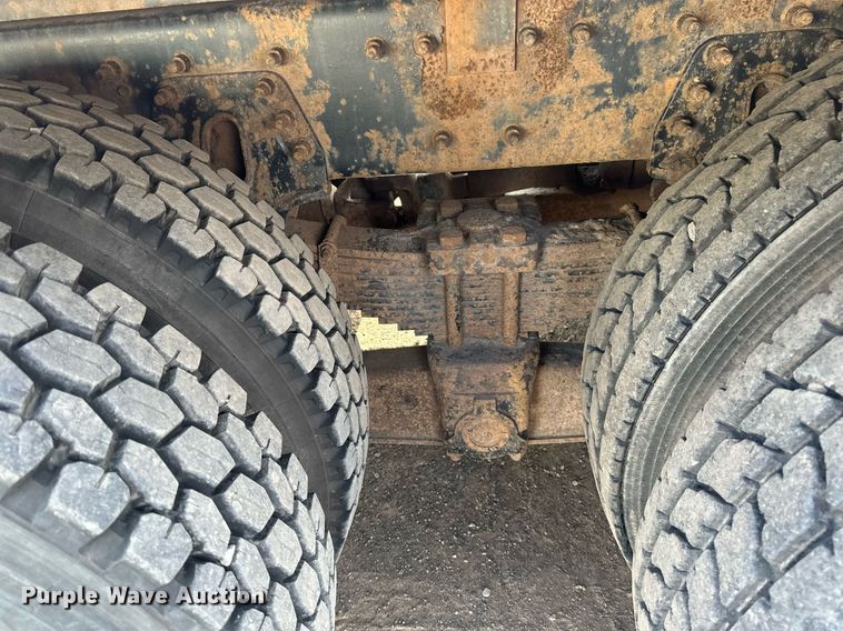 image for item EB2481 2007 International  7600 hydrovac truck