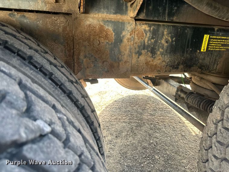 image for item EB2481 2007 International  7600 hydrovac truck