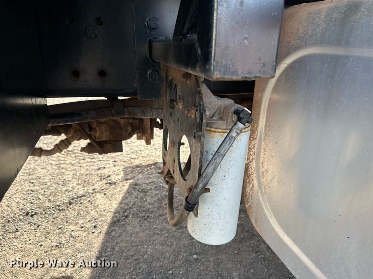 image for item EB2481 2007 International  7600 hydrovac truck