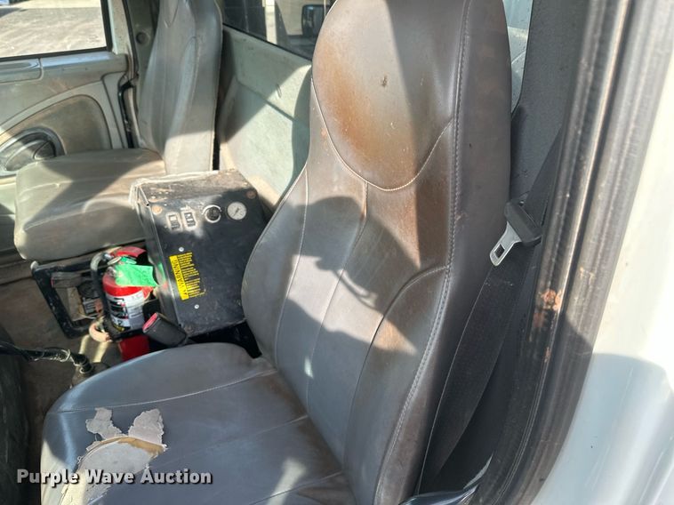 image for item EB2481 2007 International  7600 hydrovac truck