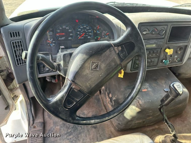 image for item EB2481 2007 International  7600 hydrovac truck