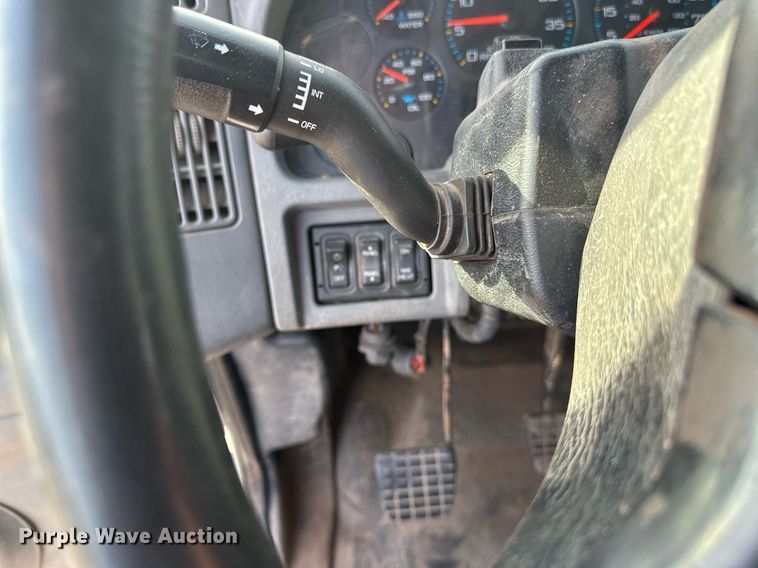 image for item EB2481 2007 International  7600 hydrovac truck