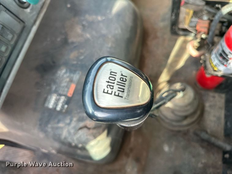 image for item EB2481 2007 International  7600 hydrovac truck