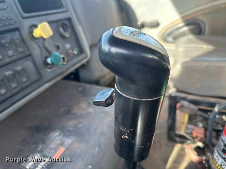 image for item EB2481 2007 International  7600 hydrovac truck