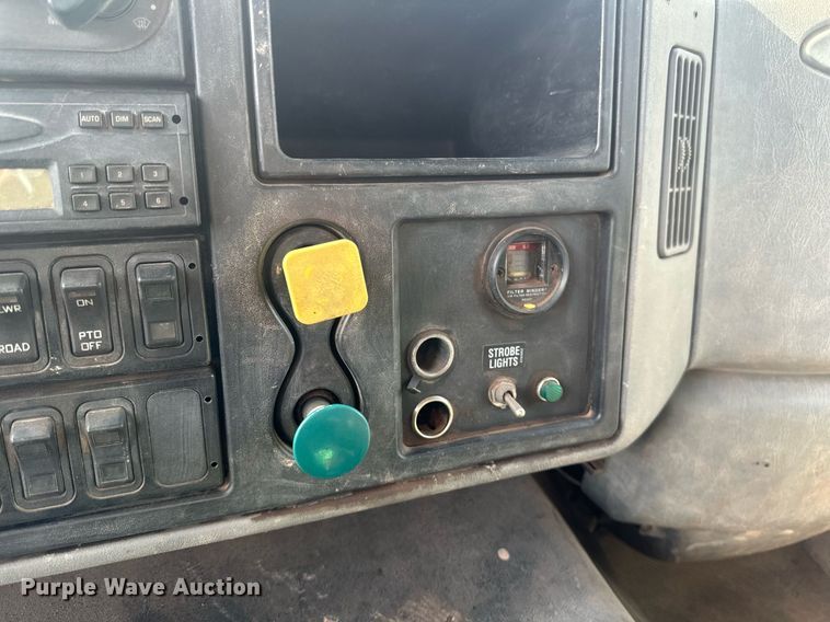 image for item EB2481 2007 International  7600 hydrovac truck