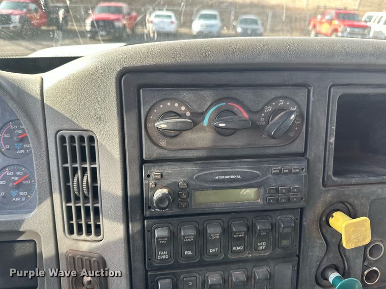 image for item EB2481 2007 International  7600 hydrovac truck