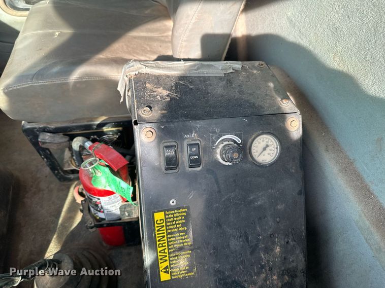 image for item EB2481 2007 International  7600 hydrovac truck