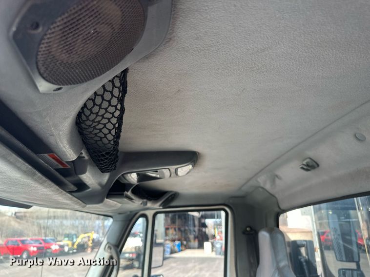 image for item EB2481 2007 International  7600 hydrovac truck