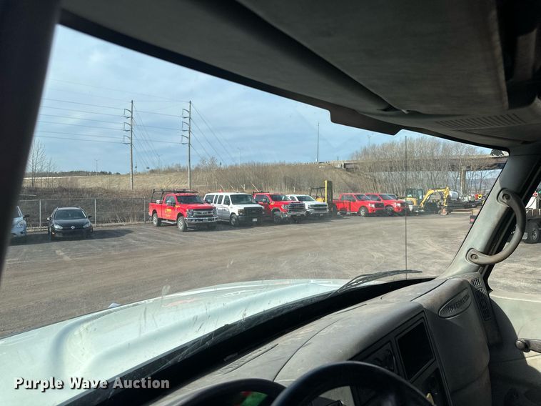 image for item EB2481 2007 International  7600 hydrovac truck