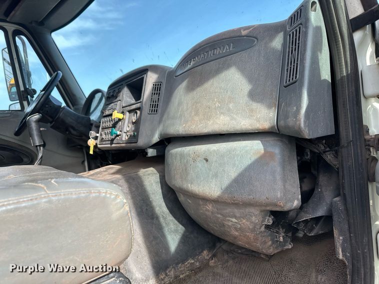 image for item EB2481 2007 International  7600 hydrovac truck