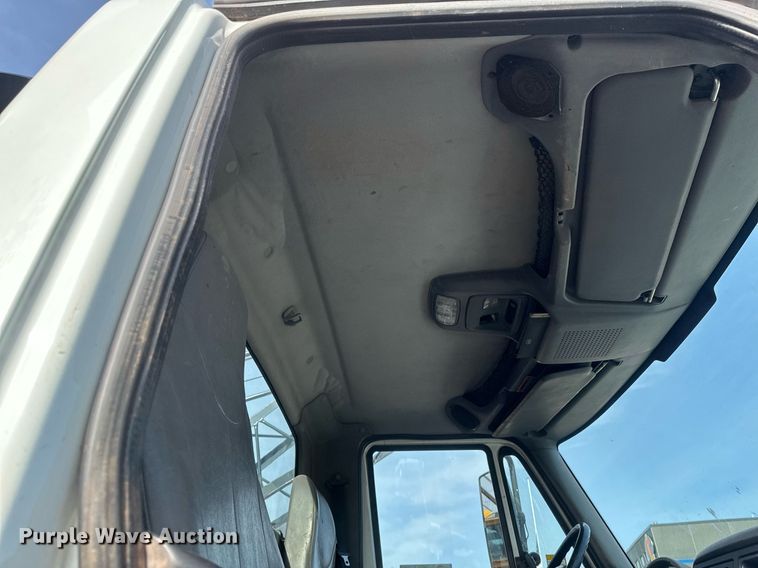 image for item EB2481 2007 International  7600 hydrovac truck