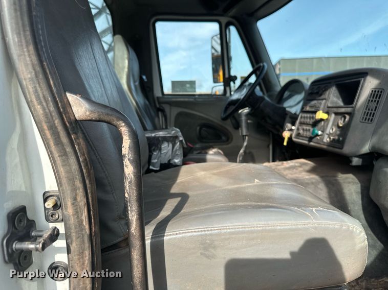 image for item EB2481 2007 International  7600 hydrovac truck