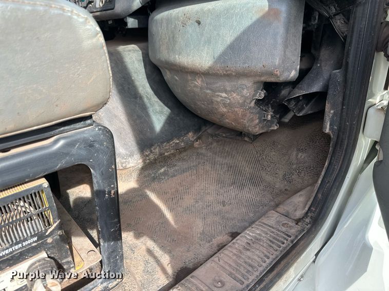 image for item EB2481 2007 International  7600 hydrovac truck