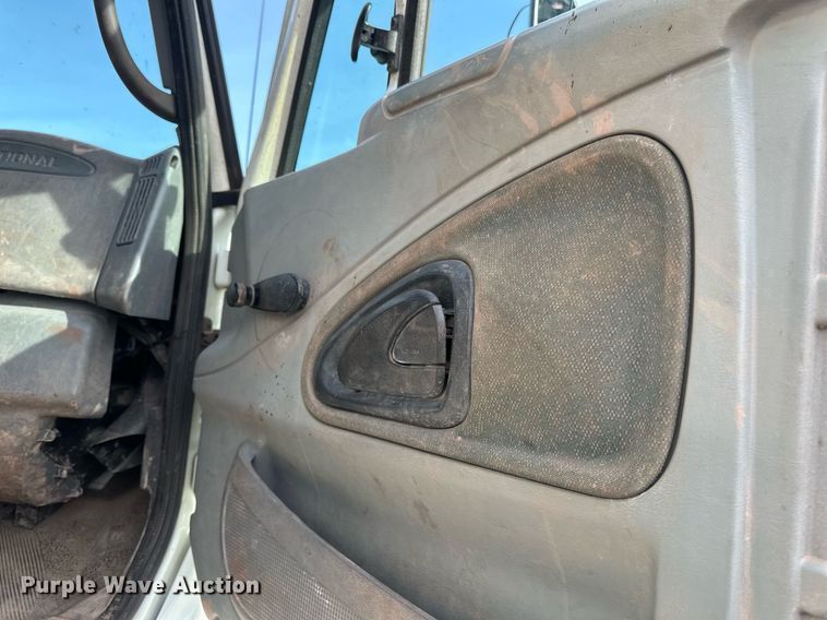 image for item EB2481 2007 International  7600 hydrovac truck