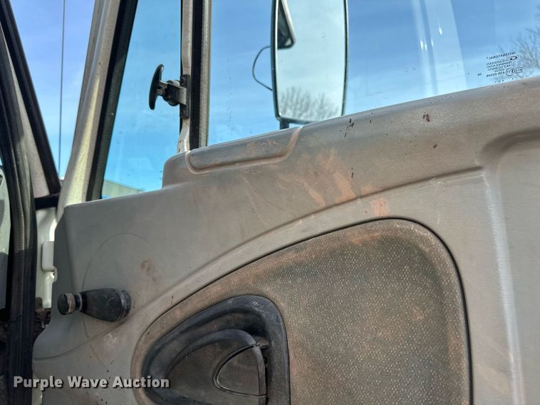 image for item EB2481 2007 International  7600 hydrovac truck