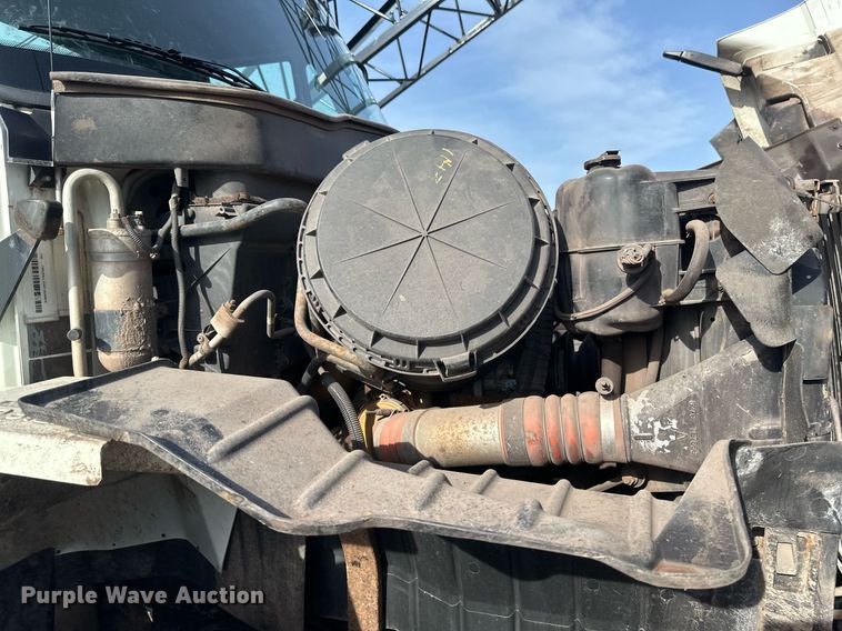 image for item EB2481 2007 International  7600 hydrovac truck