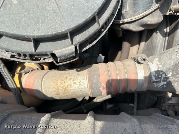 image for item EB2481 2007 International  7600 hydrovac truck